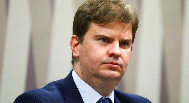Ministro Gustavo Canuto é exonerado