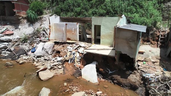 Quase um mês depois das tempestades, 2 mil pessoas continuam desabrigadas  por Rafael Zambe | TV Gazeta