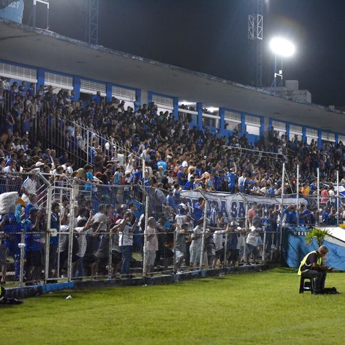 O limite estabelecido é de 100 pessoas nas competições, respeitando o distanciamento social. Outras normas para a realização de eventos esportivos também deverão ser adotadas