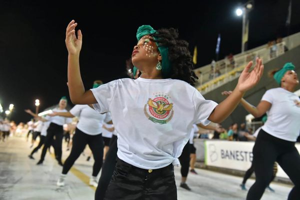 Ensaio técnico da Escola de Samba Unidos de Jucutuquara  por Fernando Madeira