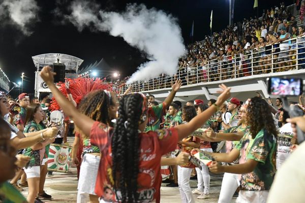 Ensaio técnico da Escola de Samba Unidos de Jucutuquara  por Fernando Madeira