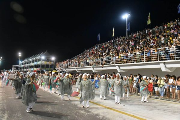 Ensaio técnico da Escola de Samba Unidos de Jucutuquara  por Fernando Madeira