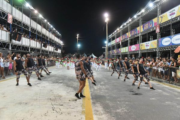 Ensaio técnico da Escola de Samba Unidos de Jucutuquara  por Fernando Madeira