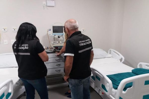 Vigilância sanitária em fiscalização em hospital. Crédito: Divulgação