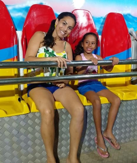 Última foto de Mírian de Oliveira de 38 anos e da filha, antes do acidente