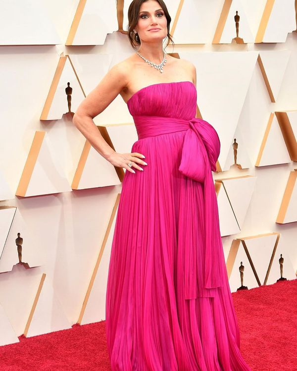 Oscar 2020: a atriz Idina Menzel veste J. Mendel. Crédito: Reprodução/Instagram @followerinfashion