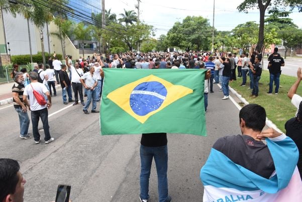 Manifestação de policiais civis, militares e bombeiros na tarde desta segunda-feira (10). Crédito: Vitor Jubini