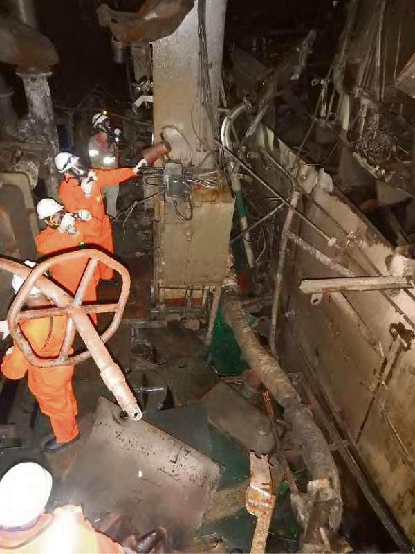 Destruição por dentro do navio-plataforma Cidade de São Mateus após a explosão foi documentada pela ANP por Relatório da ANP/Divulgação