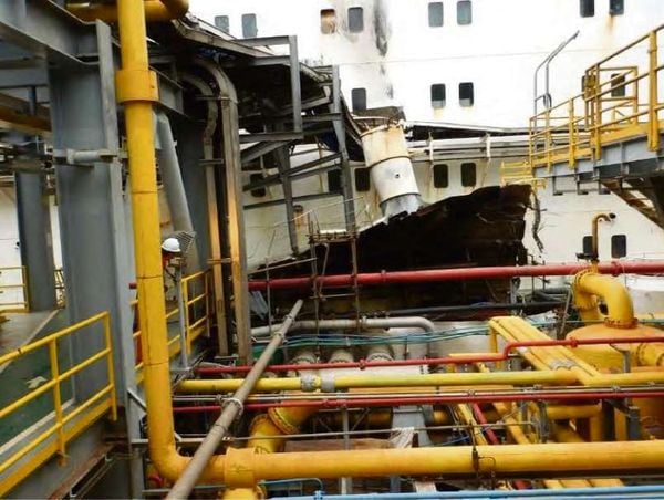Estado das linhas de incêndio da entrada da casa de bombas do navio-plataforma Cidade de São Mateus após a explosão por Relatório da ANP/Divulgação