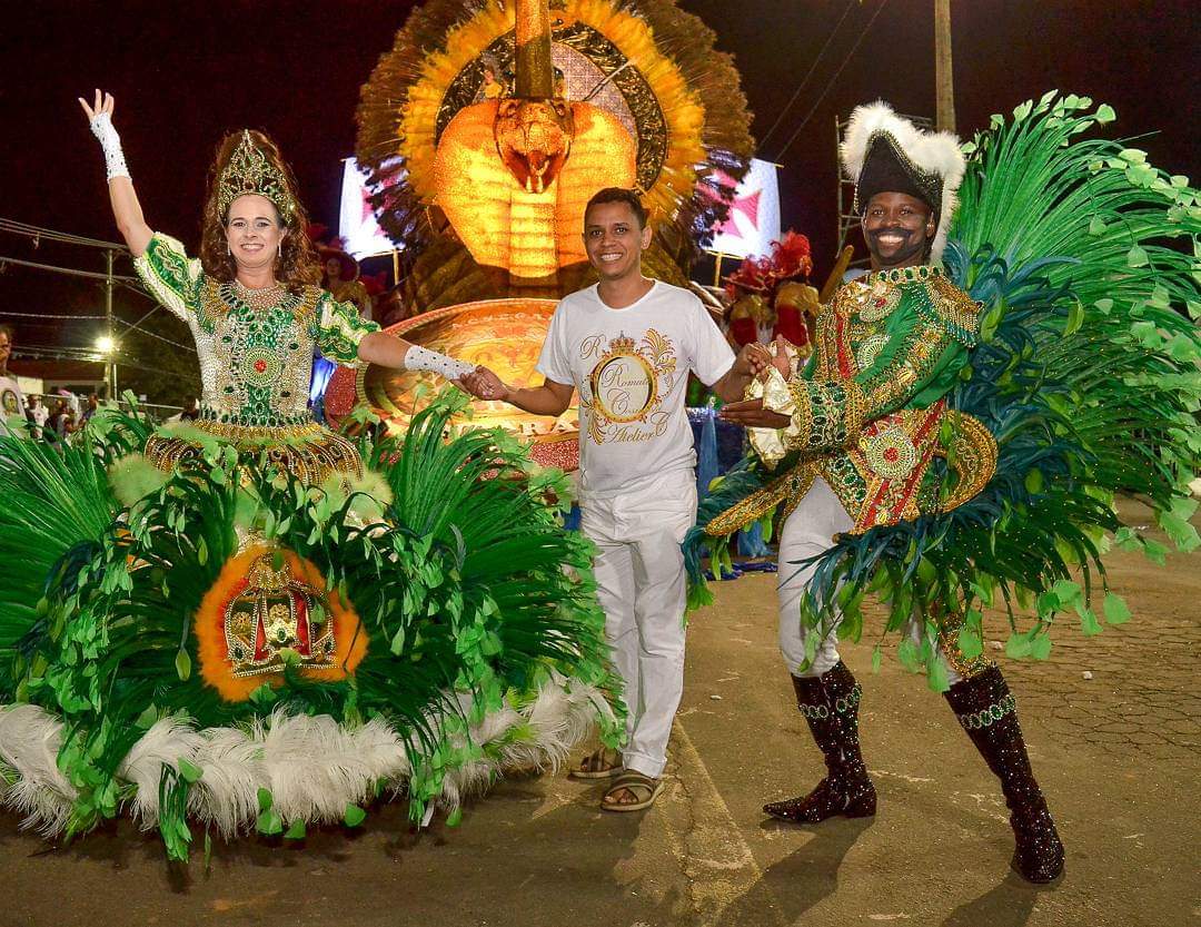 Conheça o pique de Romeletti, estilista de carnaval que joga nas 11