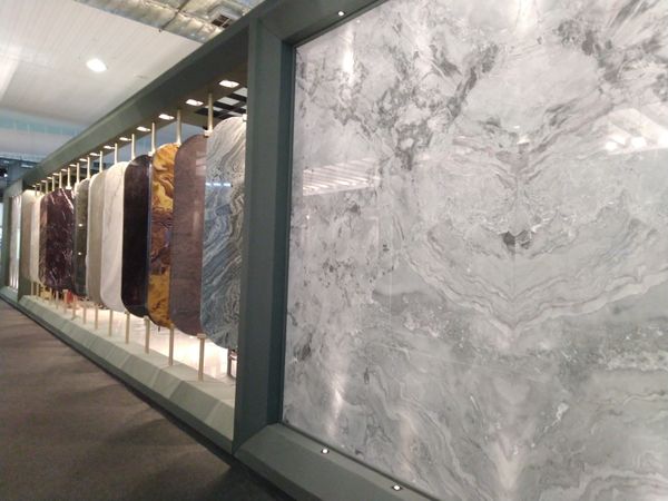 Vitória Stone Fair 2020:  placas de mármore e granito expostas