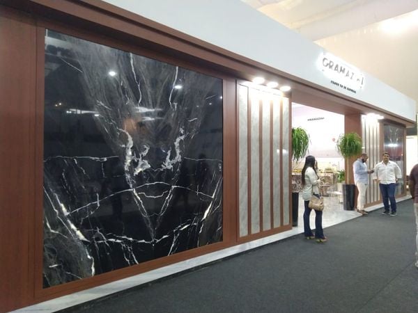 Vitória Stone Fair 2020: estande da Gramazin por Siumara Gonçalves
