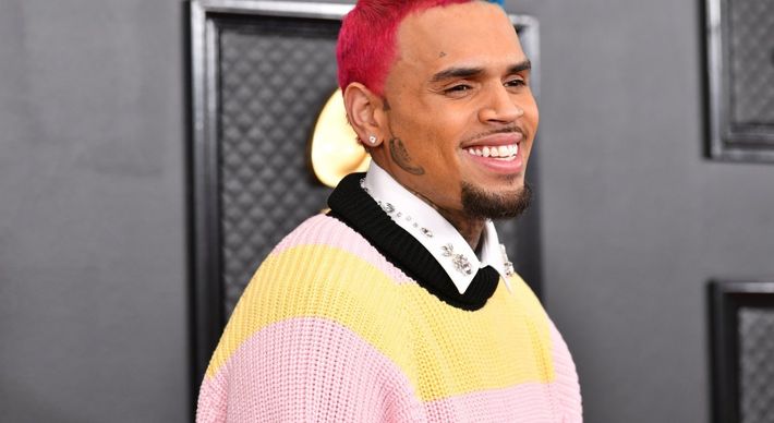 Chris Brown está sendo investigado nos Estados Unidos após uma mulher acusá-lo de agressão
