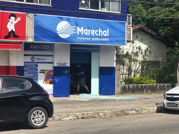 Lojas fechadas  na Marechal Campos, em Vitória por Fábio Linhares