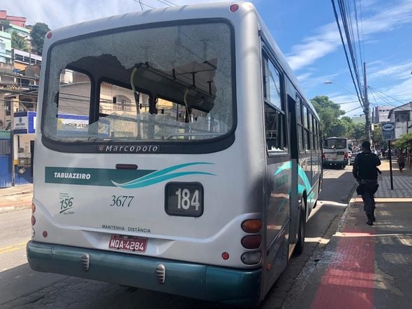 Ônibus apedrejado na Marechal Campos, em Vitória por Fábio Linhares