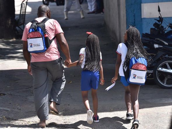 Polícias e moradores na Marechal Campos, Vitória por Vitor Jubini