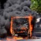 Carro foi incendiado na rua Marins Alvarino, em Itararé
