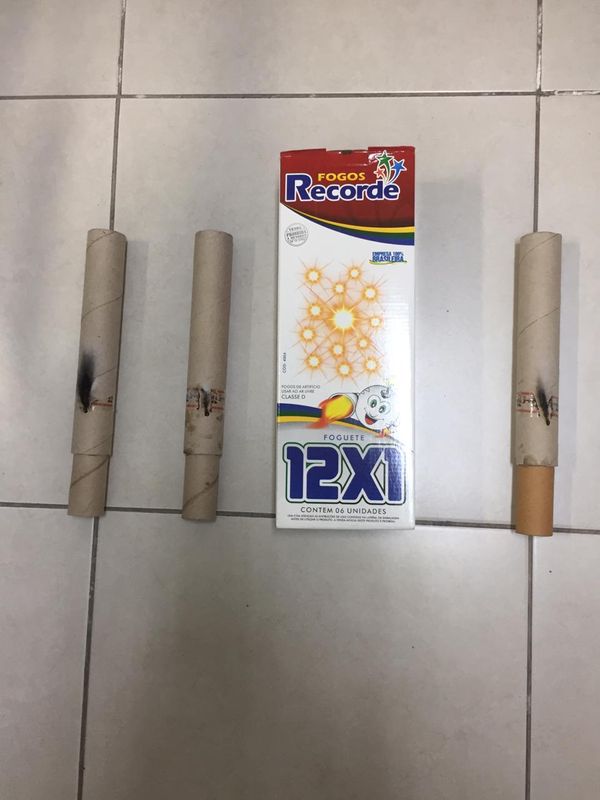 A caixa com 12 foguetes recolhida por Pazolini e levada para a polícia pelo parlamentar. Crédito: Lorenzo Pazolini