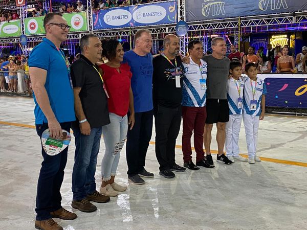 Governador convida Majeski na pista do Sambão do Povo. A harmonia era tanta que os dois estavam de azul. Crédito: Leonel Ximenes
