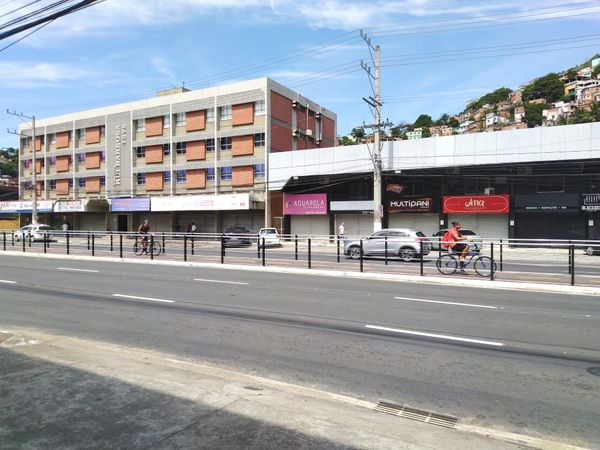 Lojas fechadas na Leitão da Silva, Vitória - ES por Caique Verli