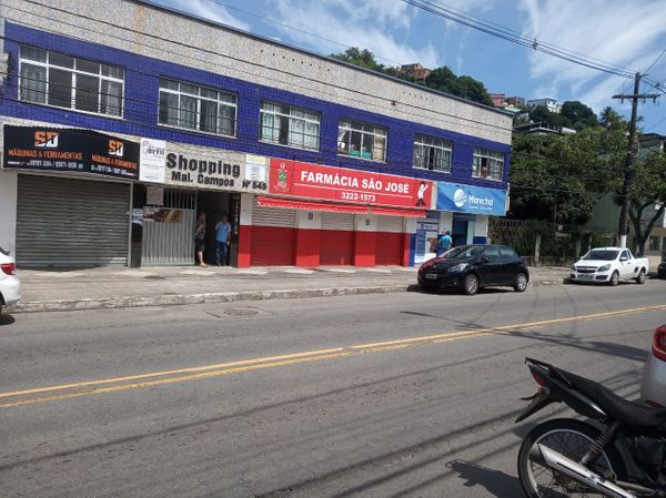 Lojas fechadas na Leitão da Silva, Vitória - ES por Rafael Silva