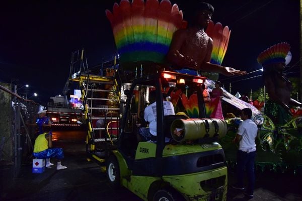 Sinal verde para o Carnaval de Vitória: bastidores da Pega no Samba e clima de festa no Sambão do Povo por Rodrigo Gavini
