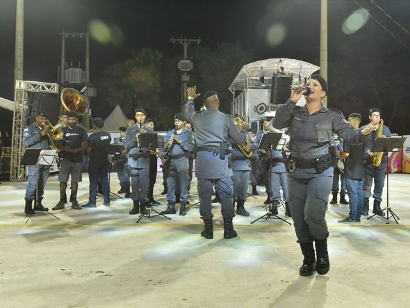 Banda da PM na abertura do carnaval por Fernando Madeira