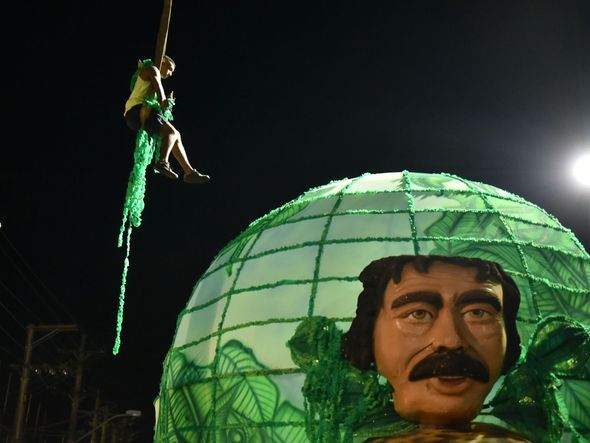 A Unidos da Piedade faz as últimos ajustes no carro alegórico por Fernando Madeira