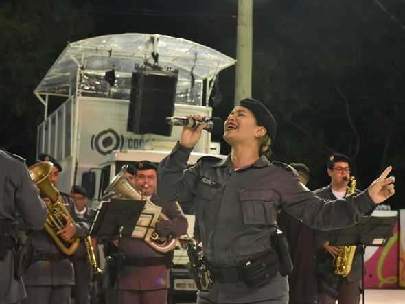 Banda da PM na abertura do carnaval por Fernando Madeira