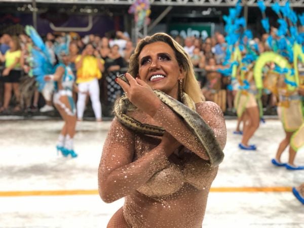 Carnaval de Vitória 2020: Rita Cadillac encarna bailarina capixaba Luz del Fuego no desfile da Chega Mais, do Grupo A. Crédito: Pedro Permuy