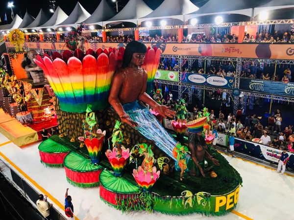 Pega no Samba é a primeira a se apresentar e brilha no Carnaval de Vitória por Secundo Rezende