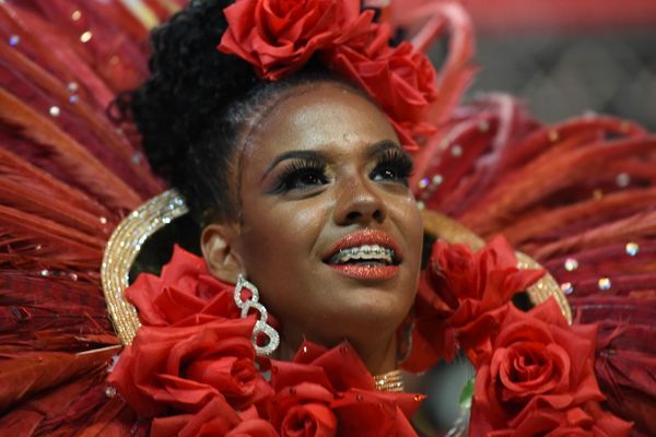 Primeira a entrar na avenida, Pega no Samba aposta no enredo "intolerância jamais" e ainda pede paz por Ricardo Medeiros