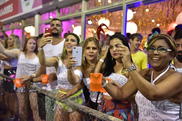 Primeira a entrar na avenida, Pega no Samba aposta no enredo "intolerância jamais" e ainda pede paz por Rodrigo Gavini