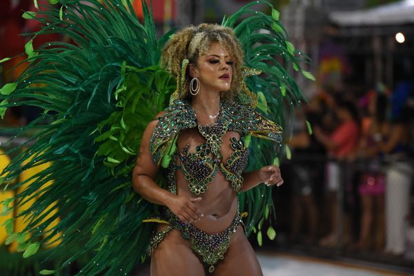 Primeira a entrar na avenida, Pega no Samba aposta no enredo "intolerância jamais" e ainda pede paz por Ricardo Medeiros