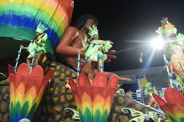 Primeira a entrar na avenida, Pega no Samba aposta no enredo "intolerância jamais" e ainda pede paz por Ricardo Medeiros