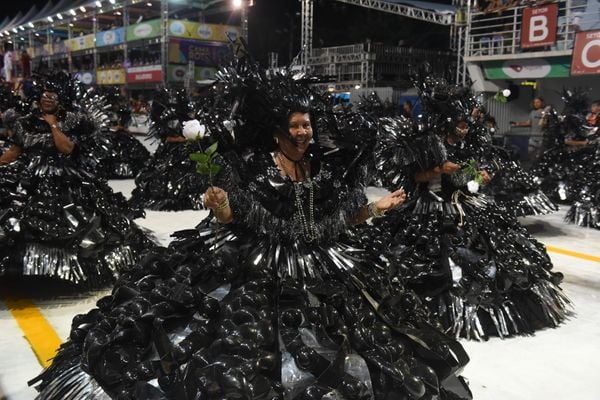 Primeira a entrar na avenida, Pega no Samba aposta no enredo "intolerância jamais" e ainda pede paz por Ricardo Medeiros