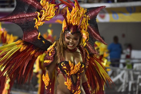 Rosas de Ouro, escola de samba da Serra, fala sobre a luta do povo negro  por Rodrigo Gavini