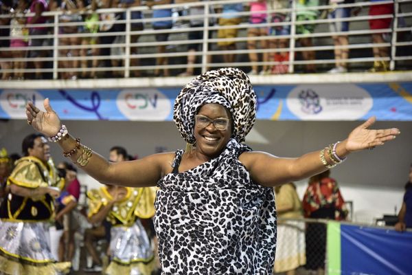 Rosas de Ouro, escola de samba da Serra, fala sobre a luta do povo negro  por Rodrigo Gavini