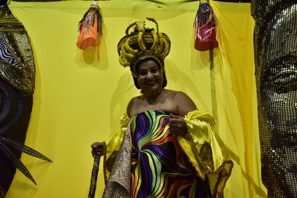 Rosas de Ouro, escola de samba da Serra, fala sobre a luta do povo negro  por Rodrigo Gavini