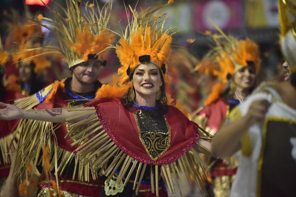 Rosas de Ouro, escola de samba da Serra, fala sobre a luta do povo negro  por Rodrigo Gavini