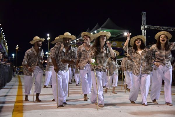 Rosas de Ouro, escola de samba da Serra, fala sobre a luta do povo negro  por Rodrigo Gavini