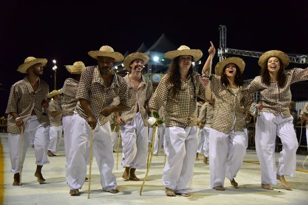 Rosas de Ouro, escola de samba da Serra, fala sobre a luta do povo negro  por Rodrigo Gavini