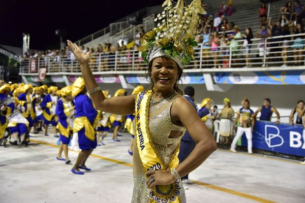 Rosas de Ouro, escola de samba da Serra, fala sobre a luta do povo negro  por Rodrigo Gavini