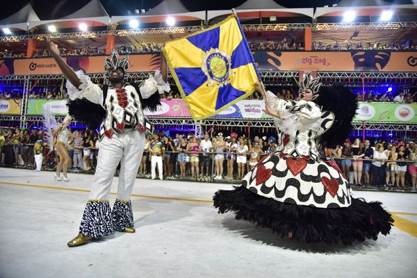 Rosas de Ouro, escola de samba da Serra, fala sobre a luta do povo negro  por Rodrigo Gavini