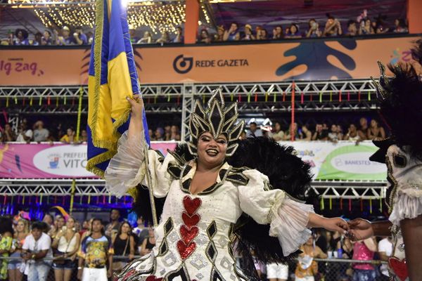 Rosas de Ouro, escola de samba da Serra, fala sobre a luta do povo negro  por Rodrigo Gavini