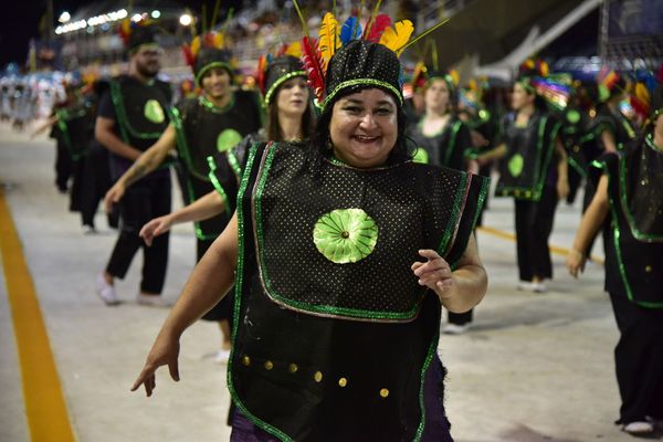Rosas de Ouro, escola de samba da Serra, fala sobre a luta do povo negro  por Rodrigo Gavini
