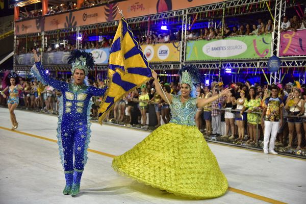 Rosas de Ouro, escola de samba da Serra, fala sobre a luta do povo negro  por Rodrigo Gavini