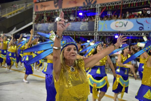Rosas de Ouro, escola de samba da Serra, fala sobre a luta do povo negro  por Rodrigo Gavini