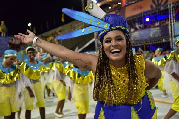 Rosas de Ouro, escola de samba da Serra, fala sobre a luta do povo negro  por Rodrigo Gavini