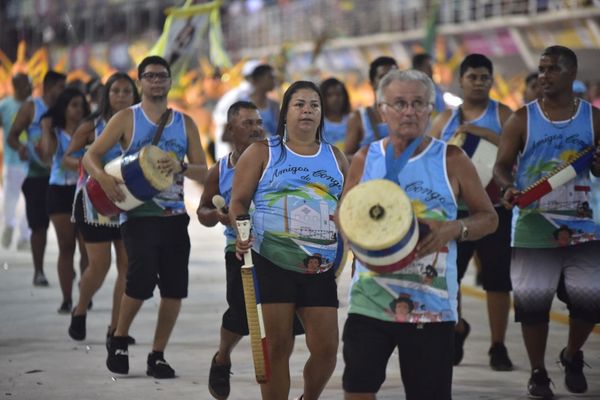 Rosas de Ouro, escola de samba da Serra, fala sobre a luta do povo negro  por Rodrigo Gavini
